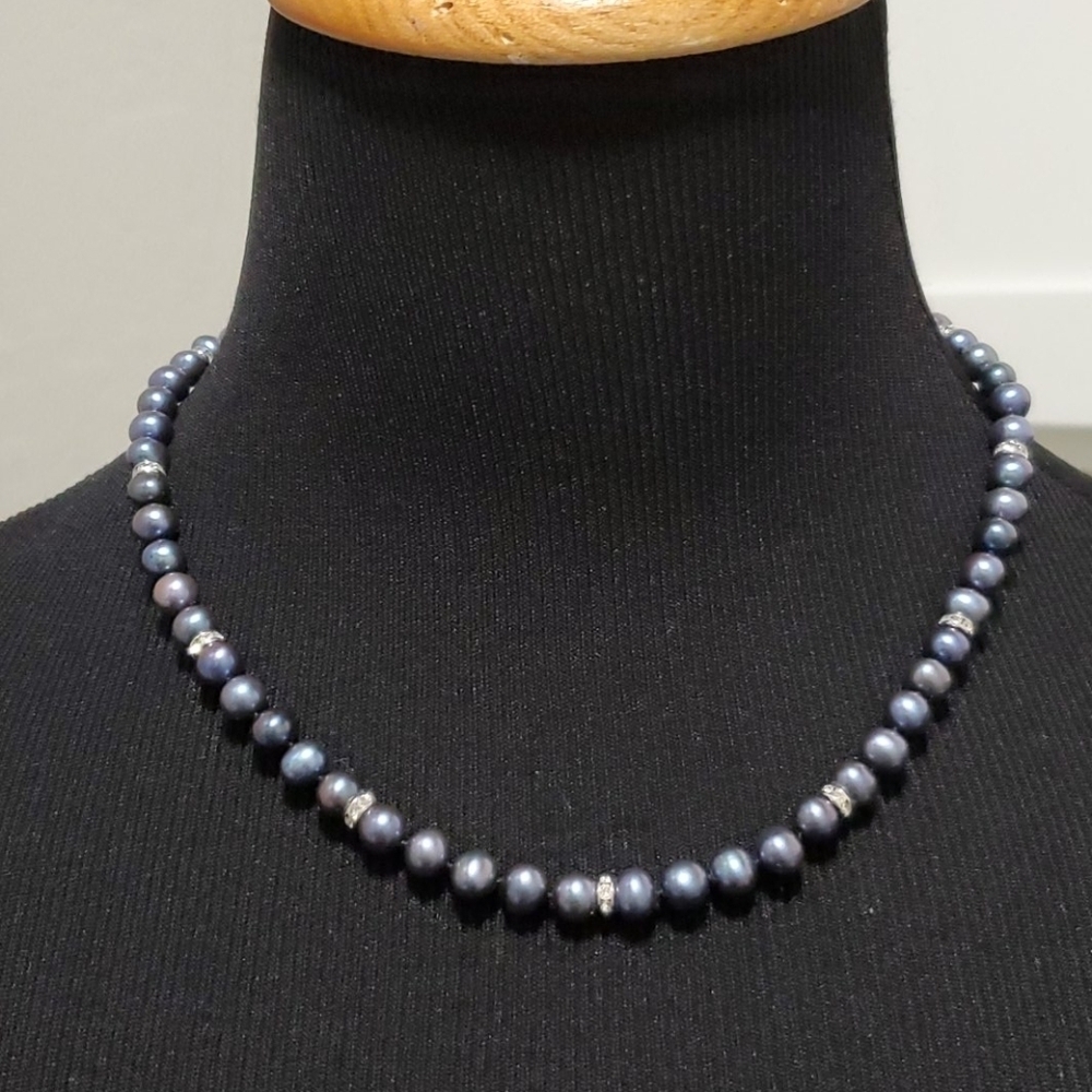 Danbury Mint Pearl necklace